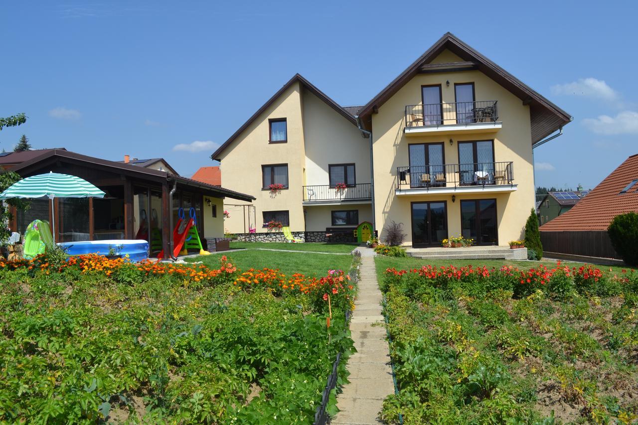 Privat Luptak Hotel Strba Exterior photo